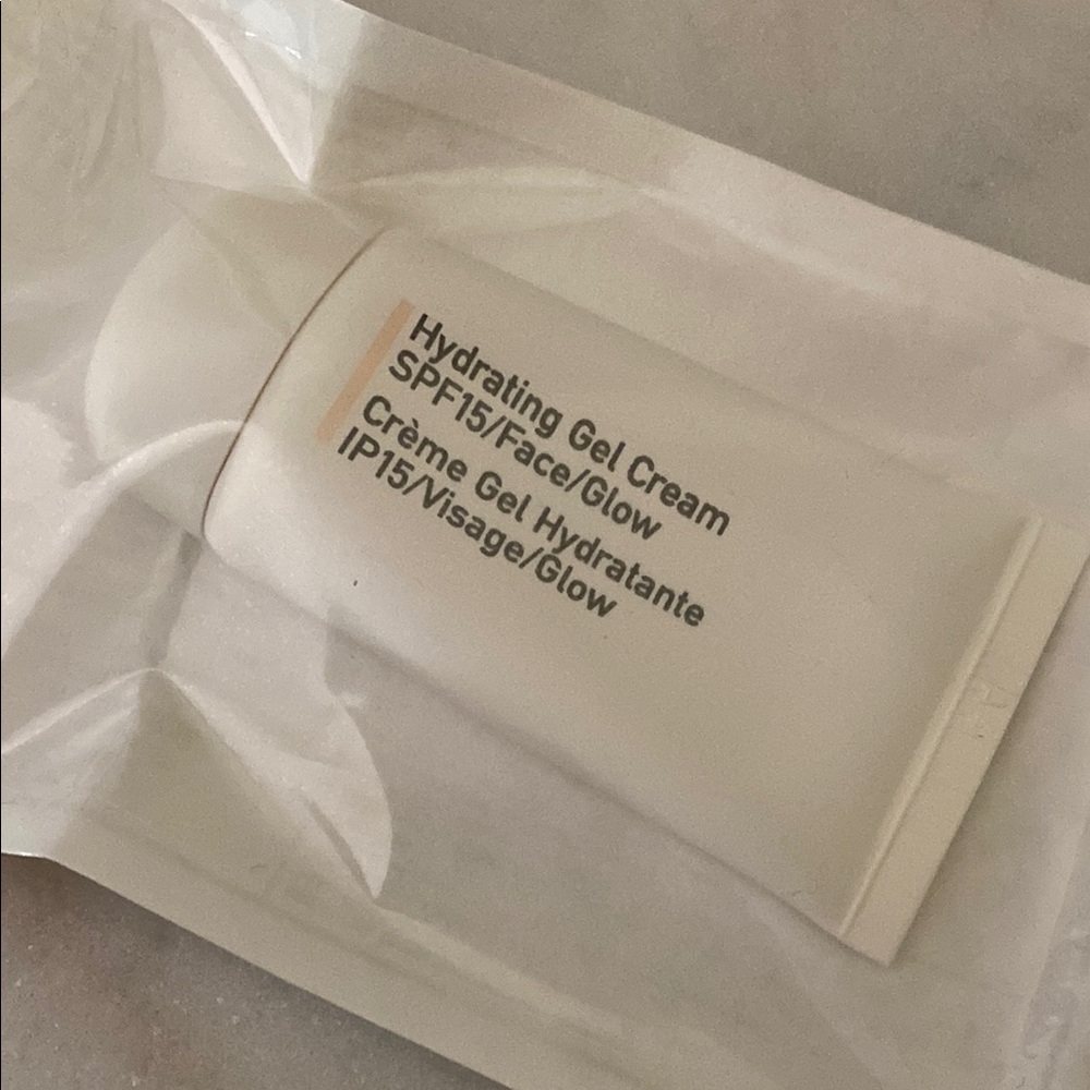 NEW PRADA Hydrating Gel Cream SPF 15 Face/Glow Skincare Sealed Sachet Pocket Sz